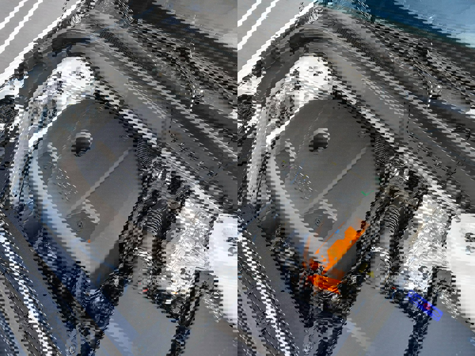 Certified 2025 Volvo XC60 T8 Plus w/ Protection Package Premier image 31