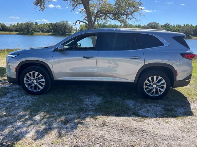 Used 2025 Buick Enclave Preferred w/ Power Package FWD image 4
