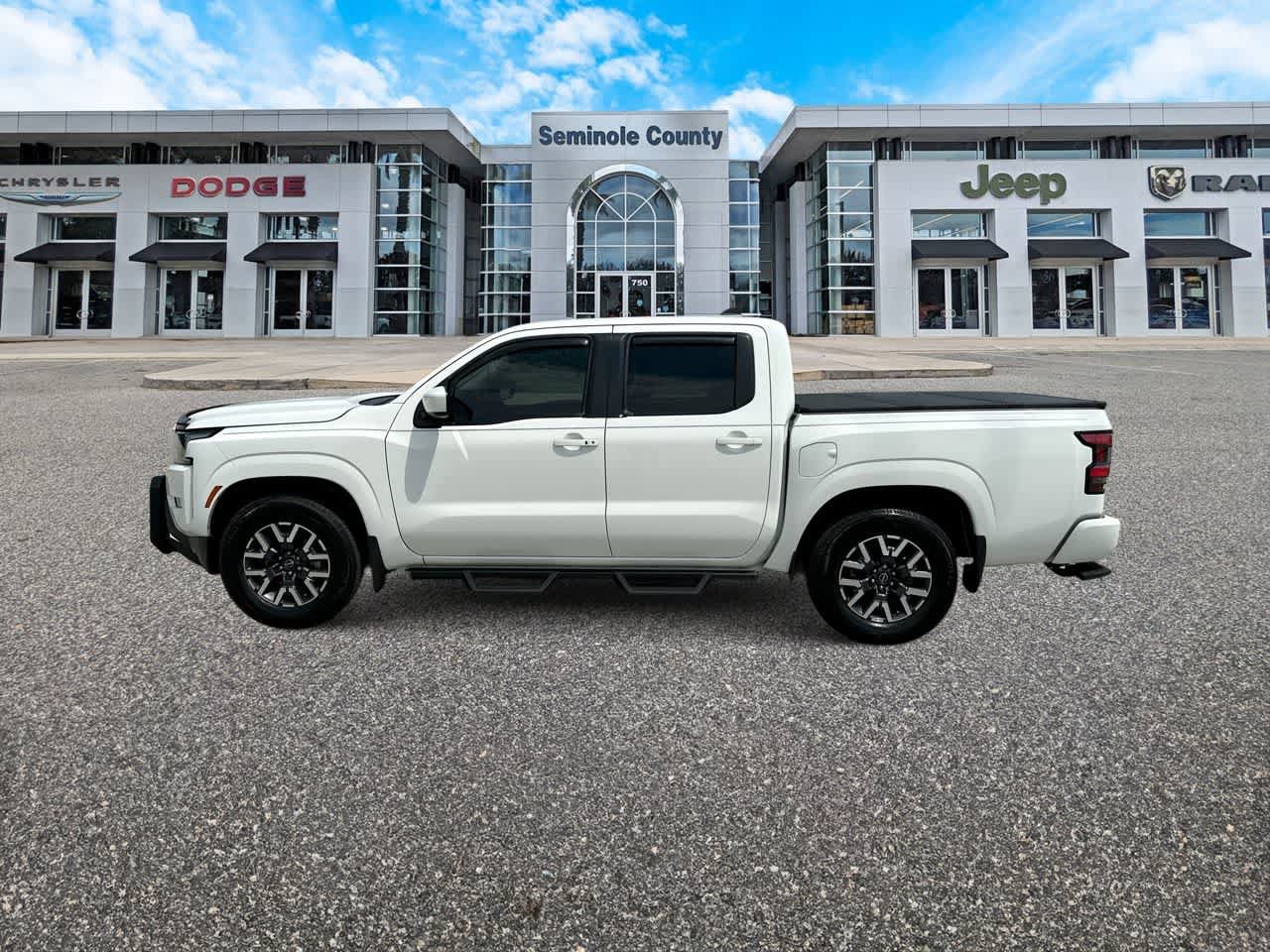 Used 2023 Nissan Frontier SV w/ SV Convenience Package RWD image 5