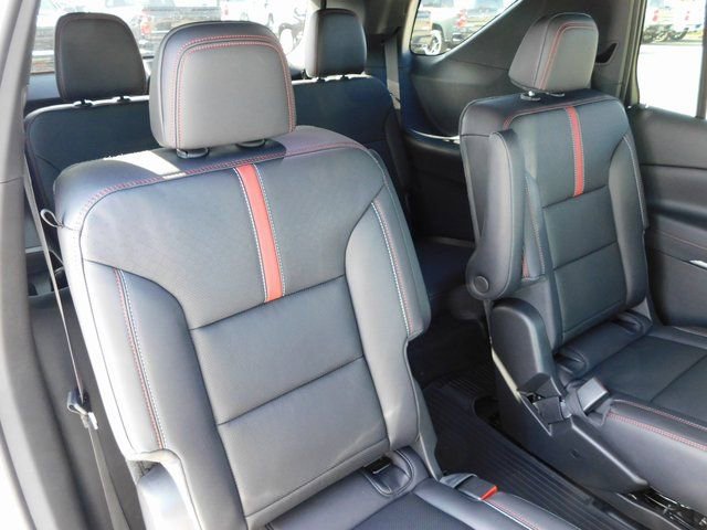 New 2026 Chevrolet Traverse RS w/ LPO, Floor Liner Package image 23