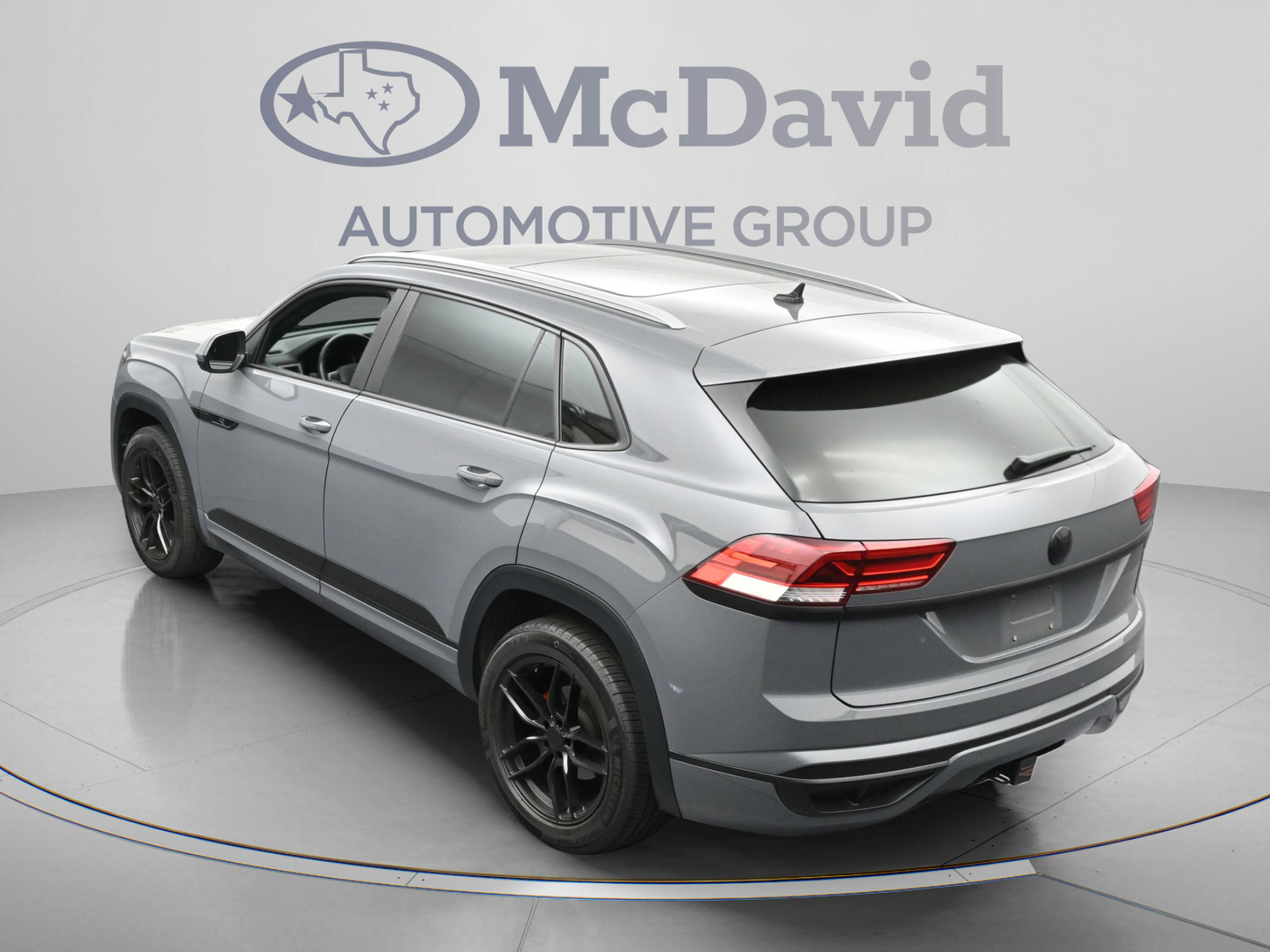 Used 2020 Volkswagen Atlas Cross Sport SEL R-Line FWD image 37