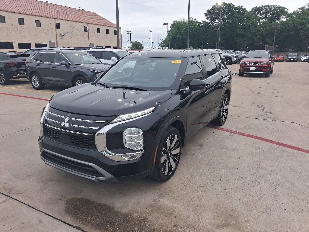 Used 2025 Mitsubishi Outlander SE