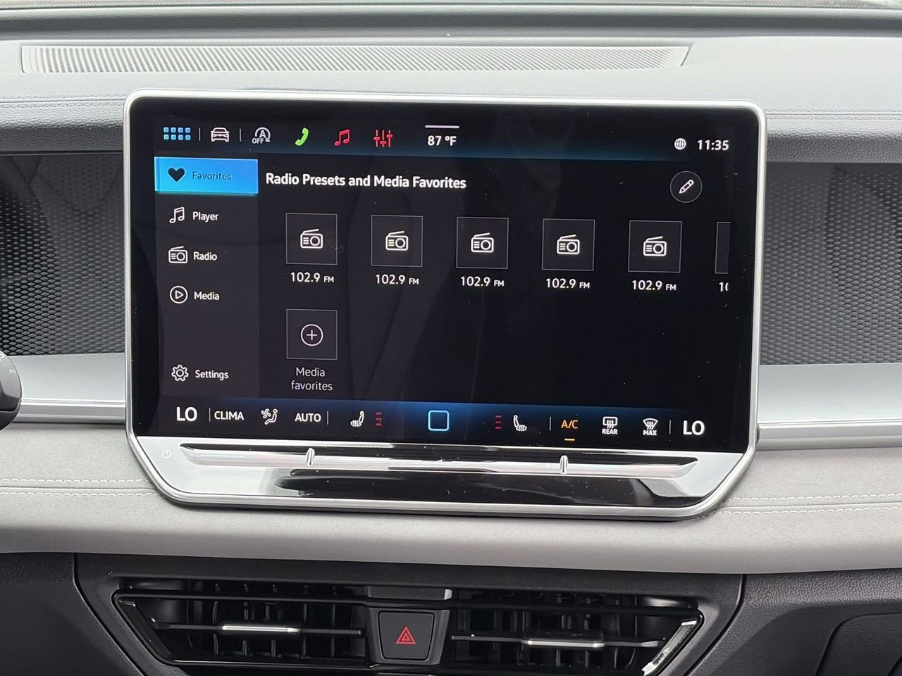 New 2026 Volkswagen Tiguan SE image 21