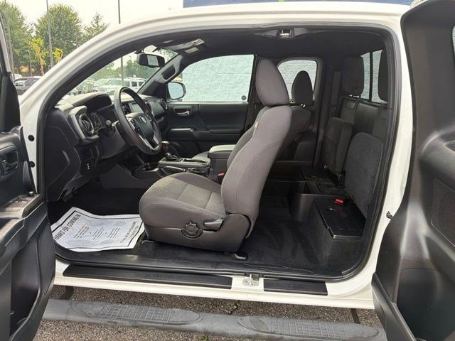 Used 2017 Toyota Tacoma TRD Sport w/ Premium & Technology Package AWD/4WD image 15