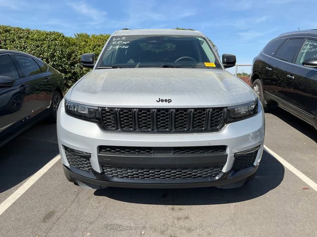 Used 2023 Jeep Grand Cherokee L Limited w/ Black Appearance Package image 2