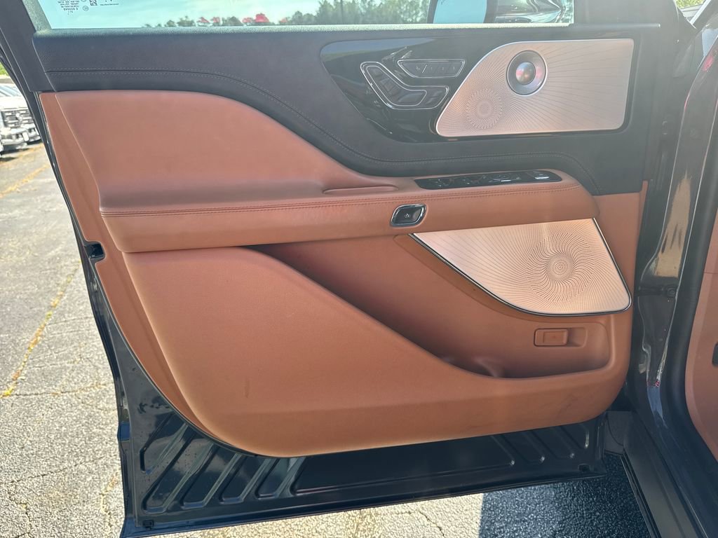 Used 2022 Lincoln Aviator Black Label w/ Dynamic Handling Package AWD/4WD image 11