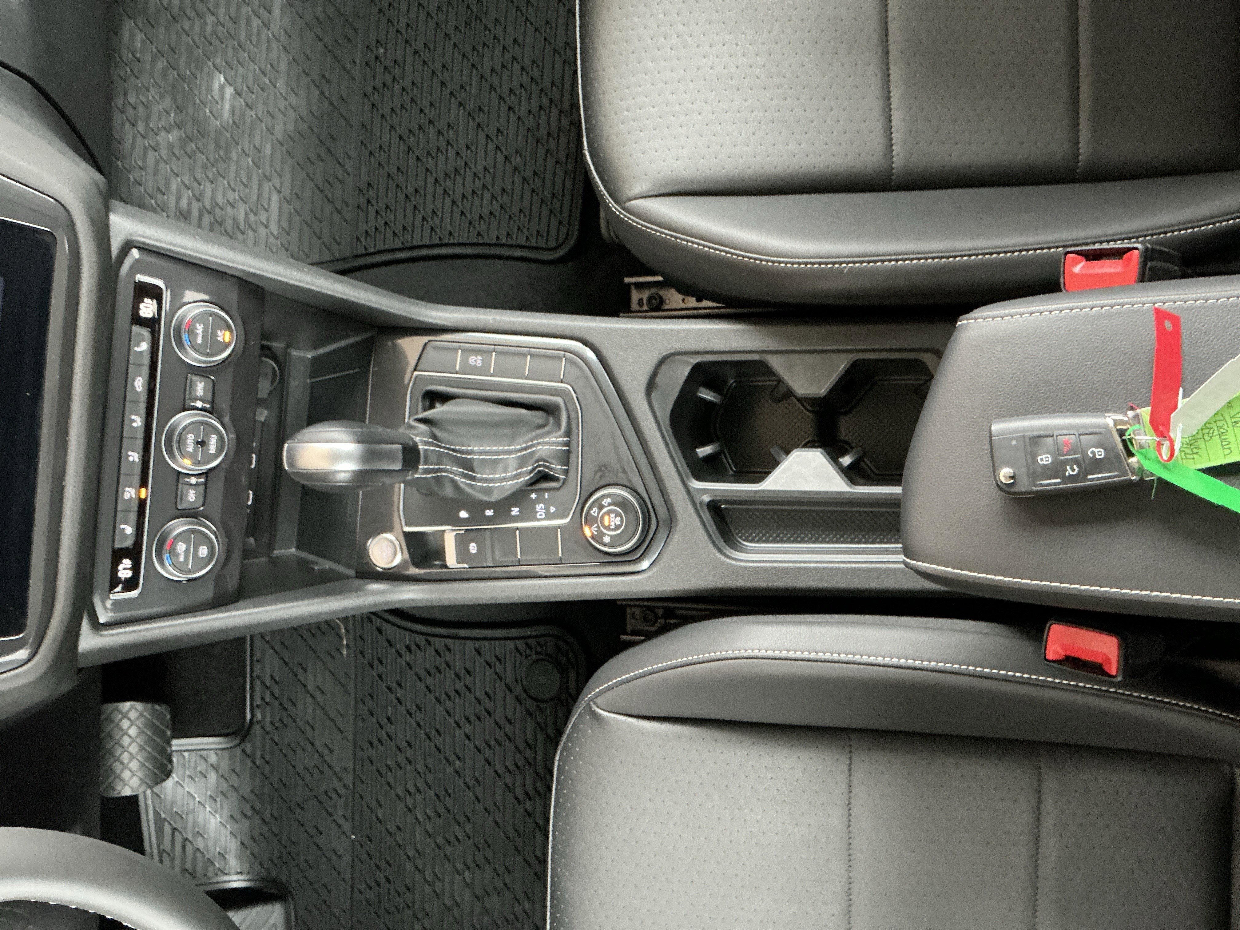 Used 2021 Volkswagen Tiguan SE w/ Panoramic Sunroof Package image 11