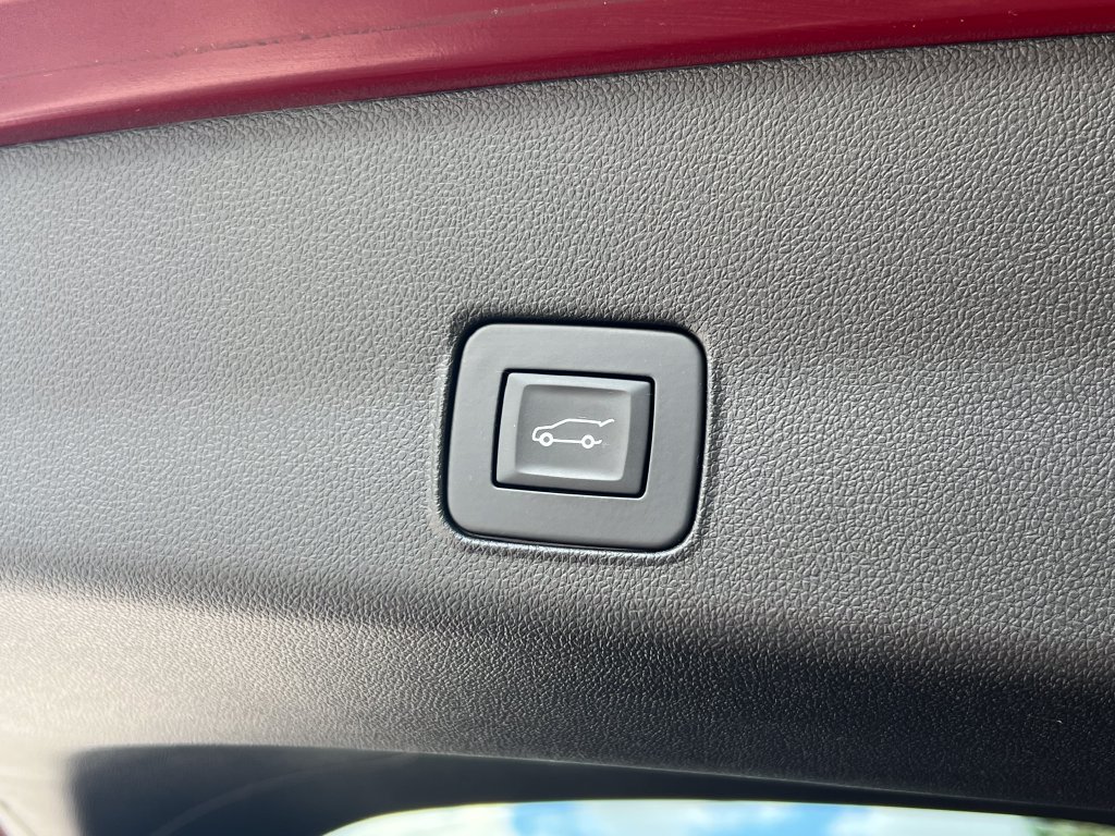 Used 2023 Chevrolet TrailBlazer RS w/ Sun and Liftgate Package AWD/4WD image 19