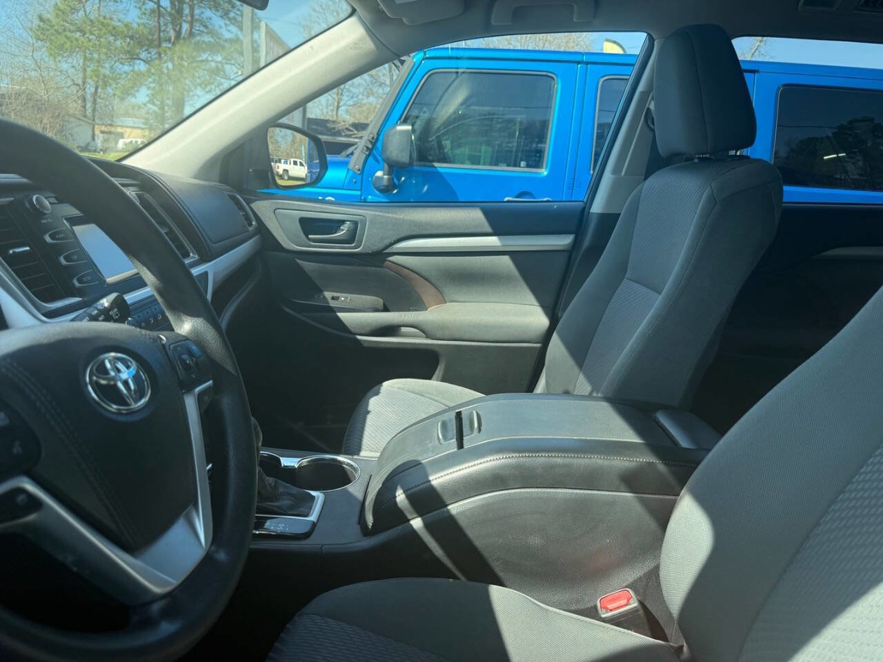 Used 2016 Toyota Highlander LE image 7
