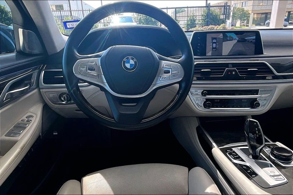 Used 2017 BMW 750i RWD image 7