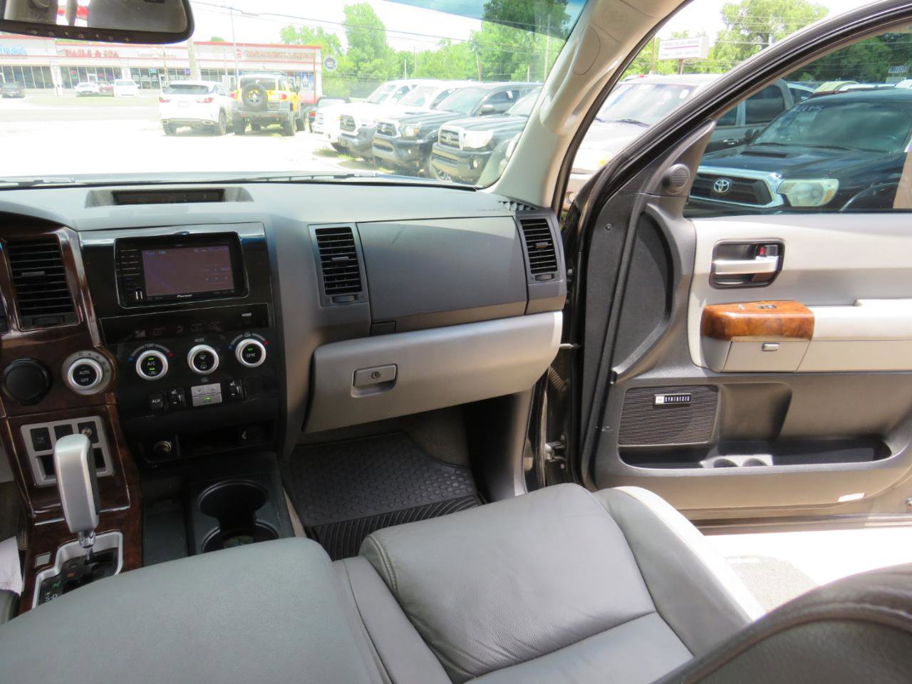 Used 2008 Toyota Sequoia Limited RWD image 23