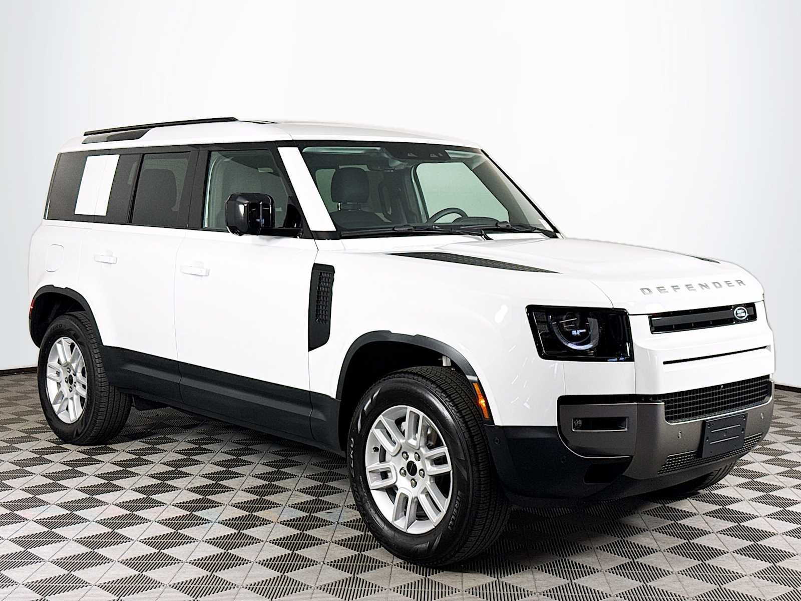 Used 2026 Land Rover Defender 110 S AWD/4WD image 3