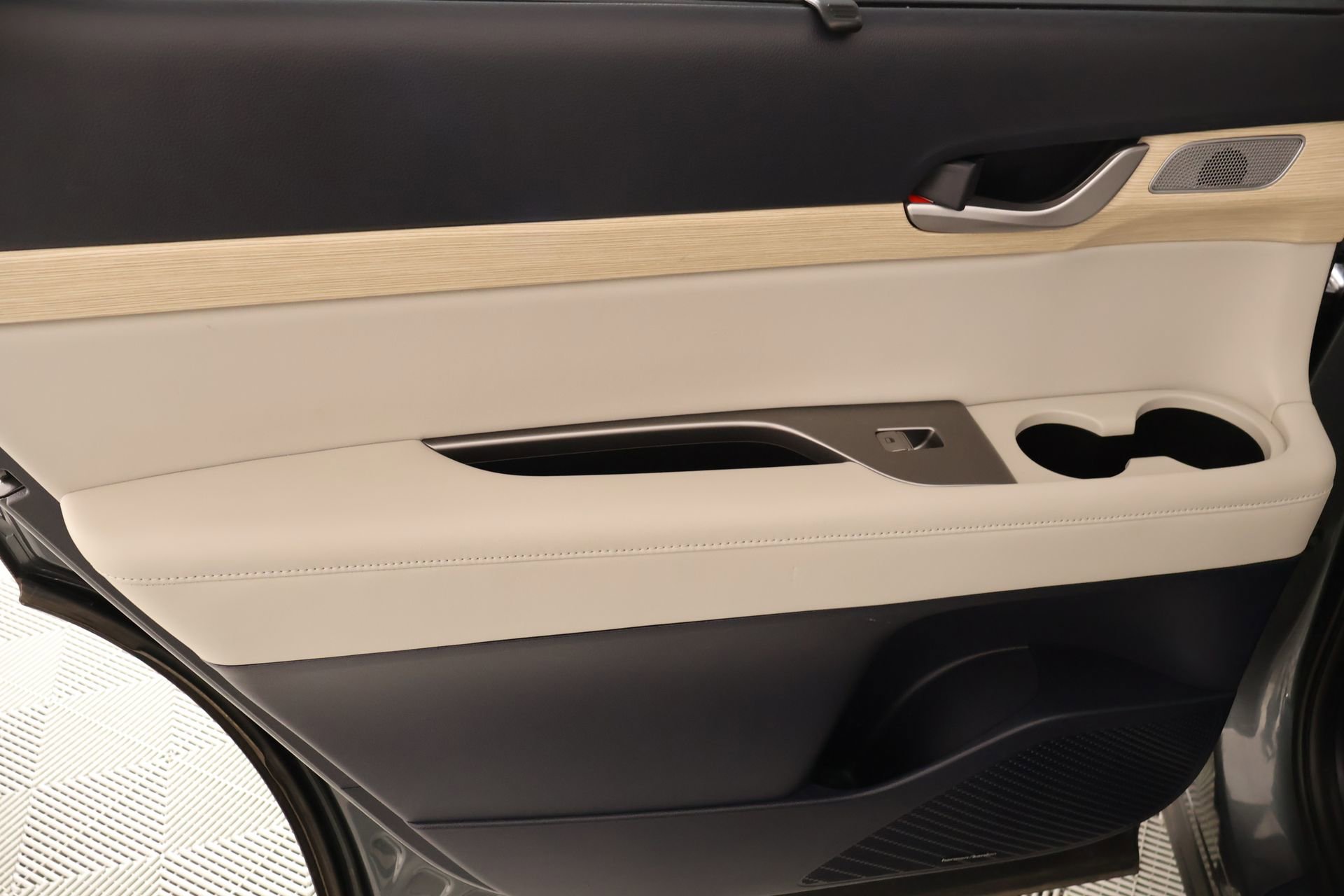 Used 2023 Hyundai Palisade Limited w/ Cargo Package image 20