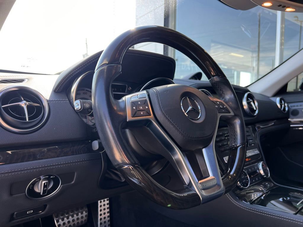 Used 2015 Mercedes-Benz SL 400 image 2