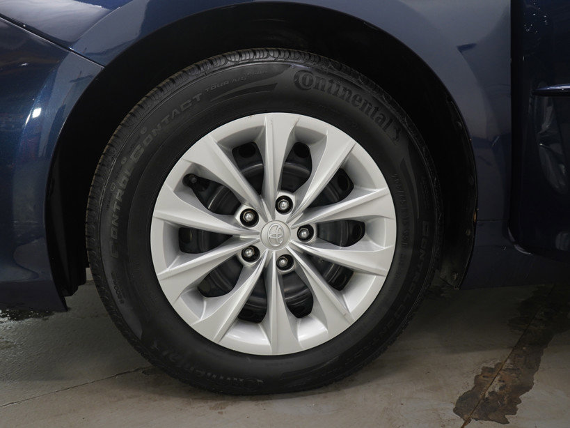 Used 2015 Toyota Camry LE image 29