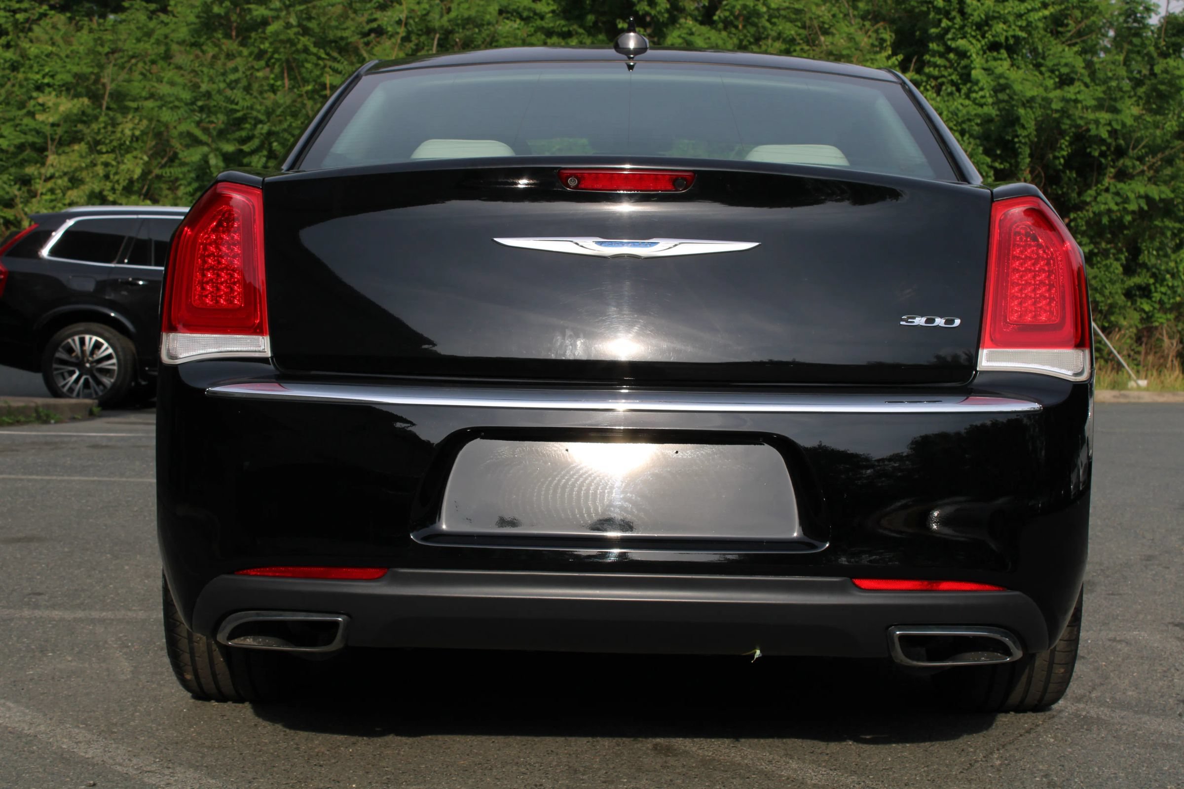 Used 2018 Chrysler 300 Limited RWD image 6