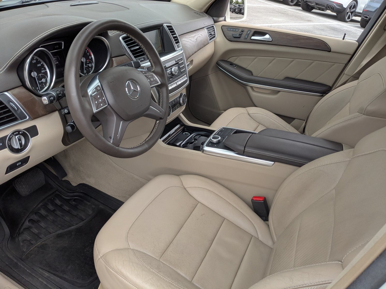Used 2014 Mercedes-Benz GL 450 4MATIC image 4