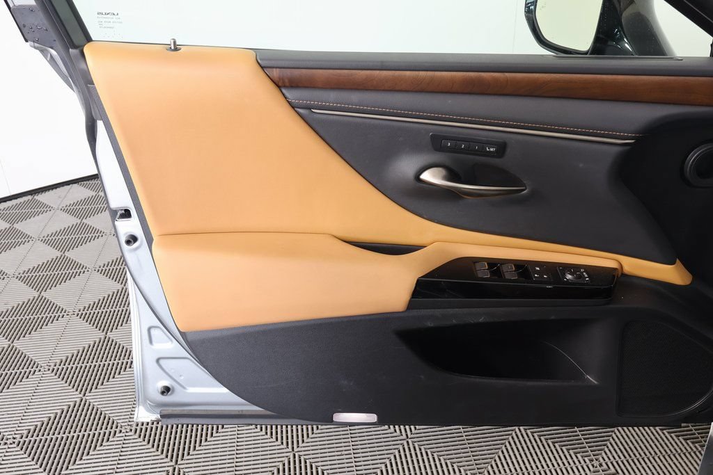 Used 2023 Lexus ES 300h w/ Premium Package FWD image 10
