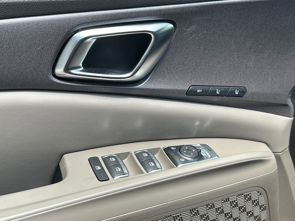 New 2026 Kia Carnival EX FWD image 11
