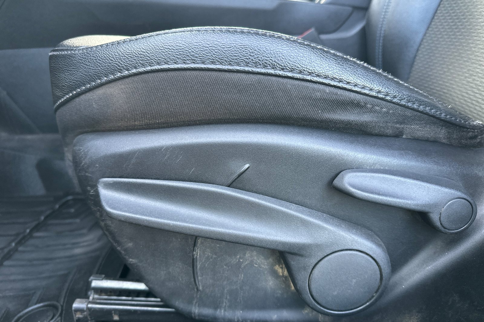 Used 2024 Jeep Compass Latitude image 12