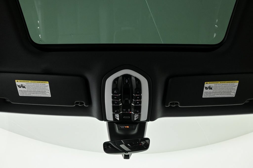 Certified 2026 Porsche Macan AWD/4WD image 19