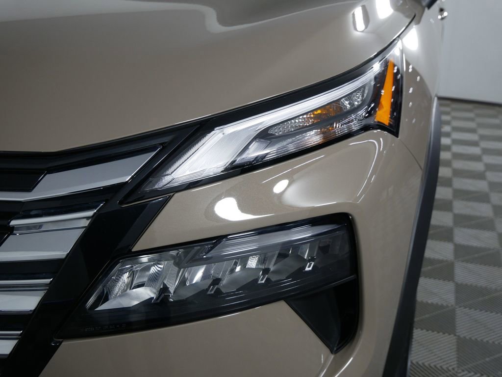 Used 2024 Nissan Rogue SV image 14