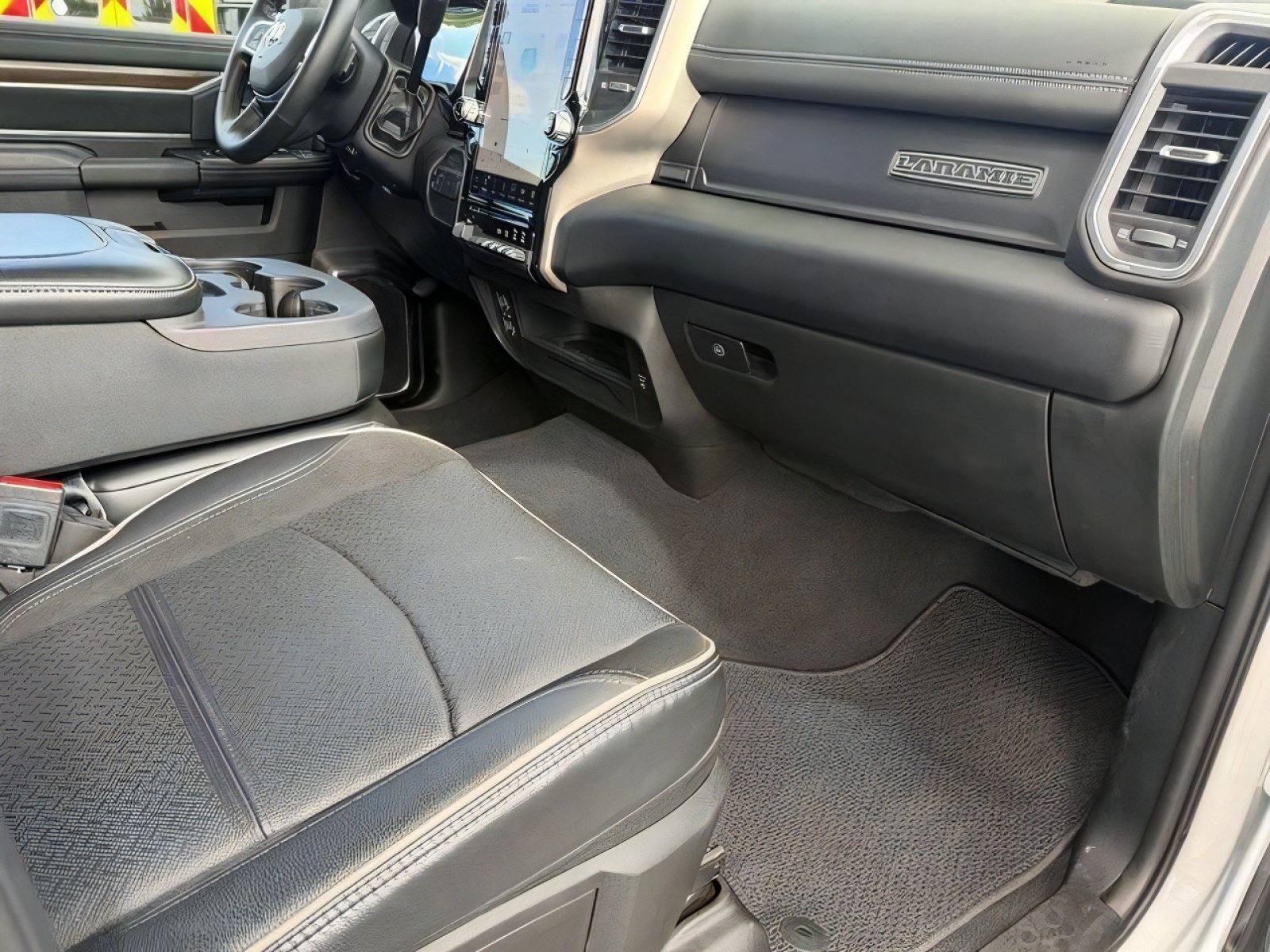 Used 2024 RAM 2500 Laramie AWD/4WD image 13
