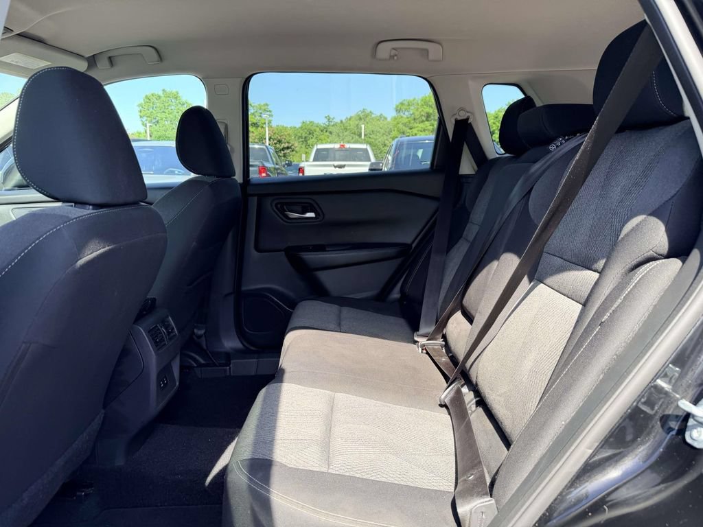 Used 2024 Nissan Rogue SV FWD image 12