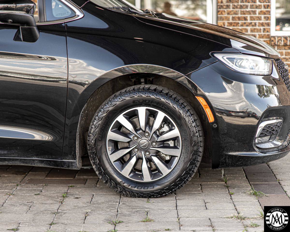 Used 2023 Chrysler Pacifica Touring-L FWD image 8