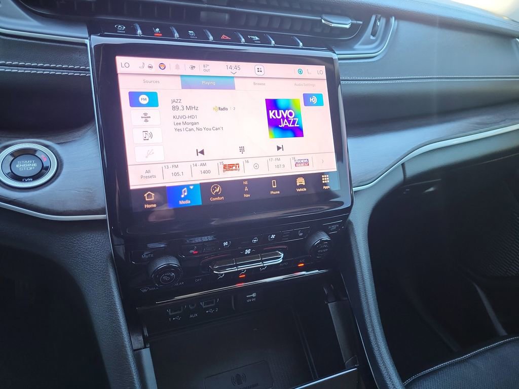 Used 2023 Jeep Grand Cherokee L Limited w/ Luxury Tech Group II image 19