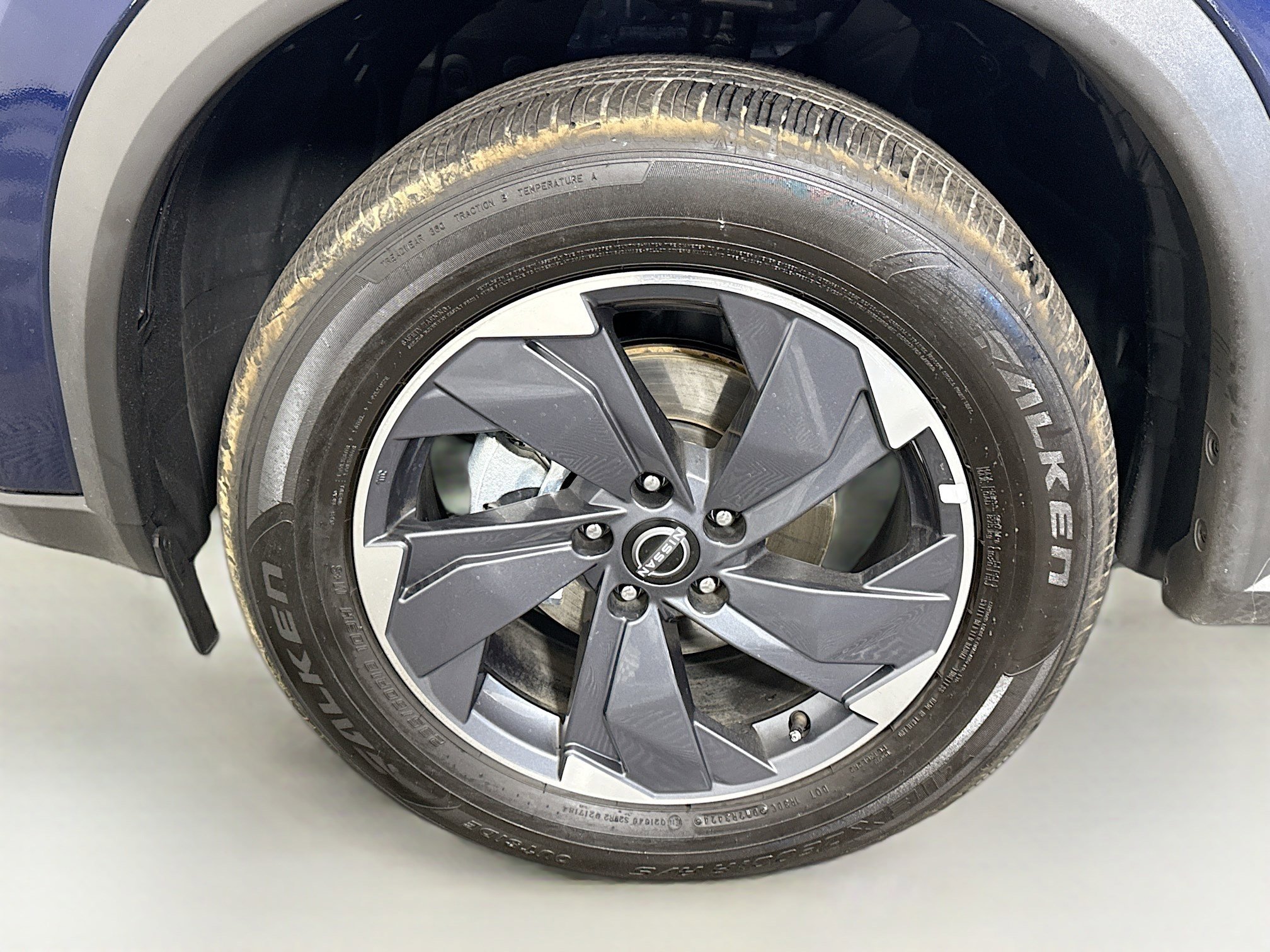 Used 2025 Nissan Rogue SV image 38