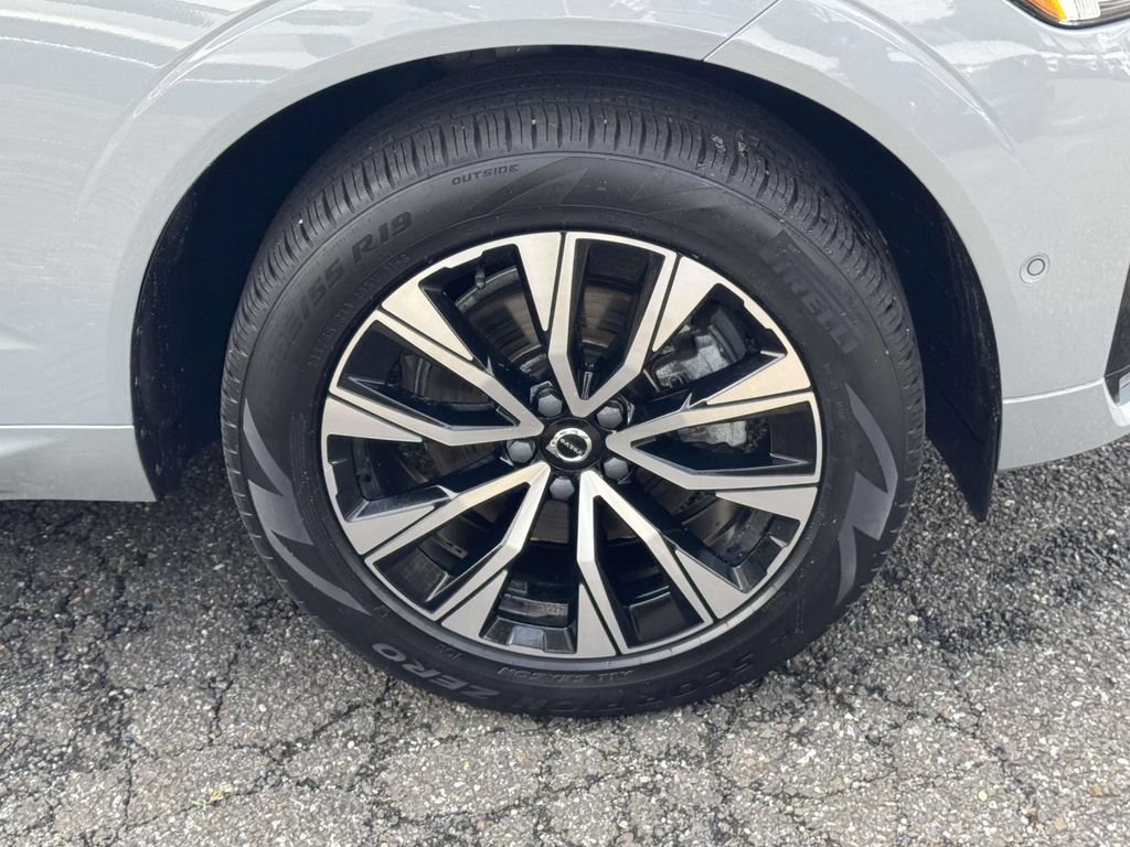 Certified 2024 Volvo XC60 B5 Plus w/ Protection Package Premier AWD/4WD image 6