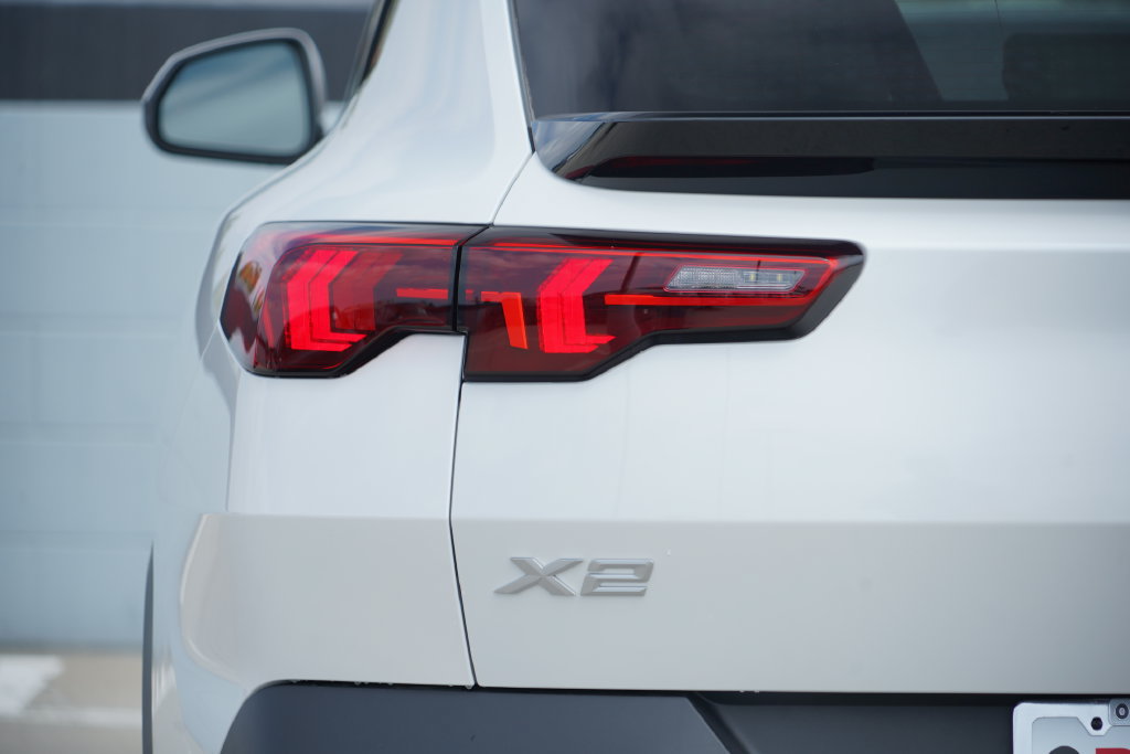 New 2027 BMW X2 xDrive28i AWD/4WD image 7