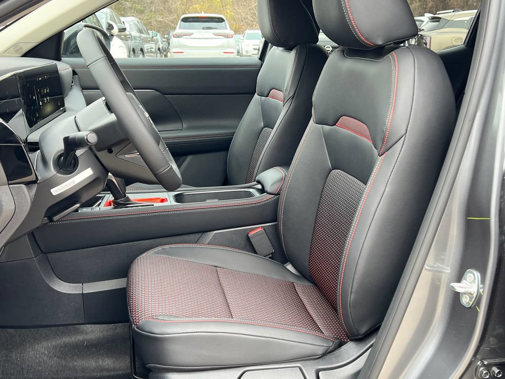 New 2026 Nissan Kicks SR w/ Cold Weather Package AWD/4WD image 6