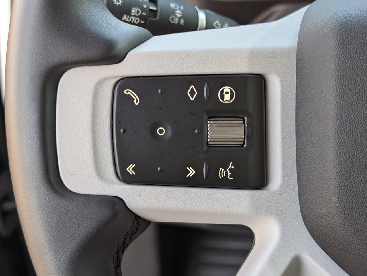 Used 2026 Land Rover Defender 110 X-Dynamic SE AWD/4WD image 20