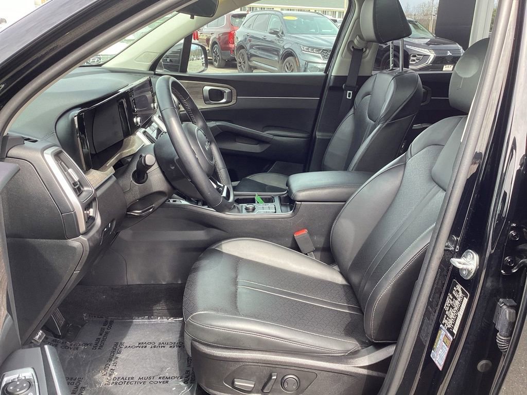 Used 2023 Kia Sorento S w/ Panoramic Sunroof Package AWD/4WD image 13