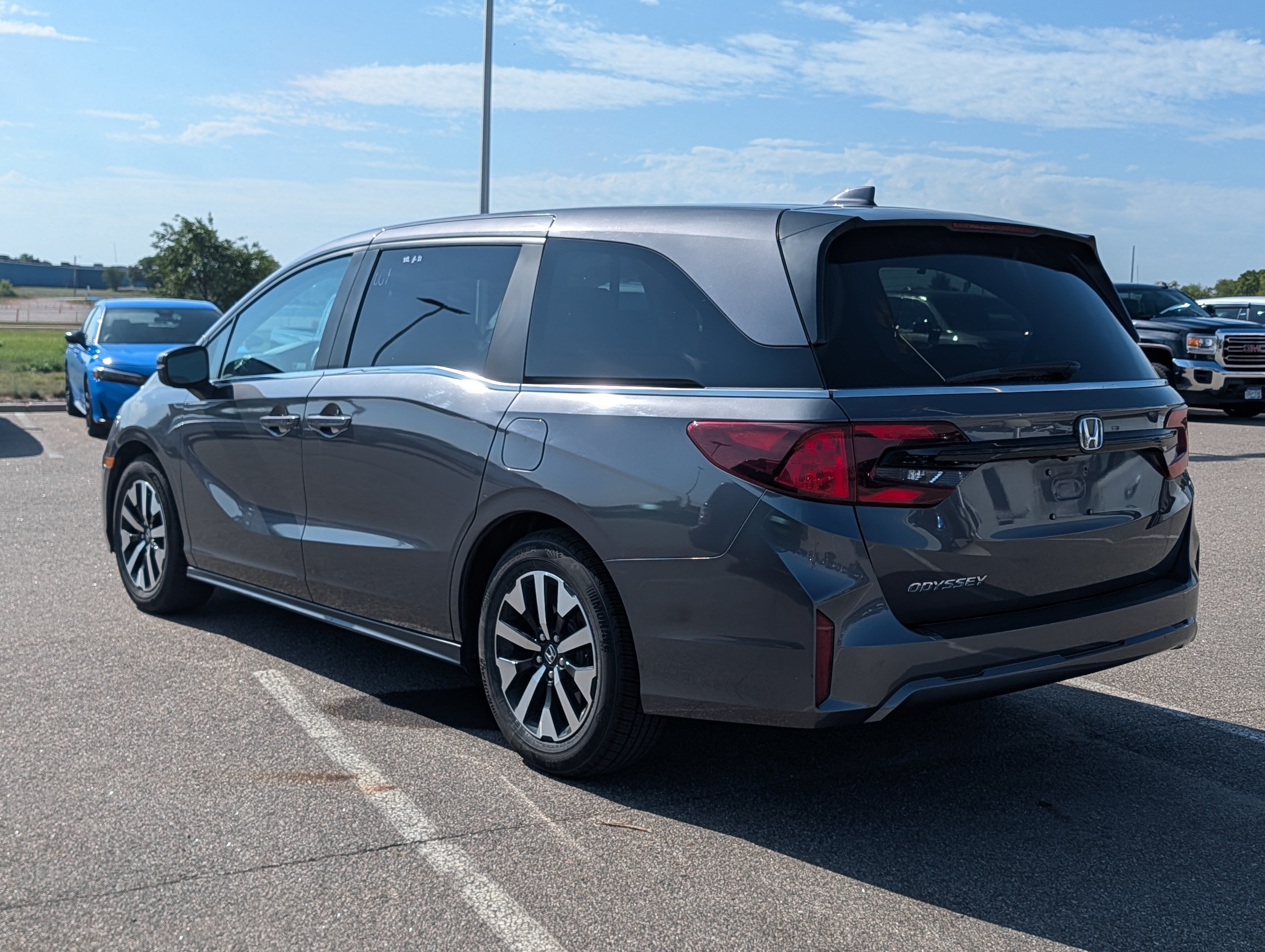 Used 2025 Honda Odyssey EX-L image 3