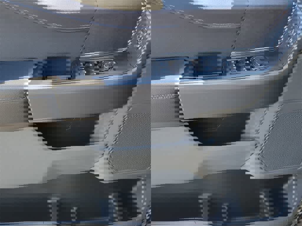 Used 2025 Ford F150 XLT w/ Equipment Group 301A Standard image 16