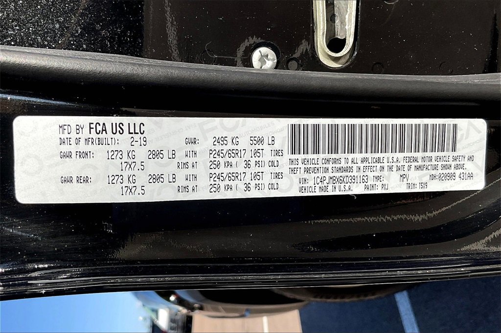 Used 2019 Jeep Cherokee Trailhawk w/ Cold Weather Group image 27