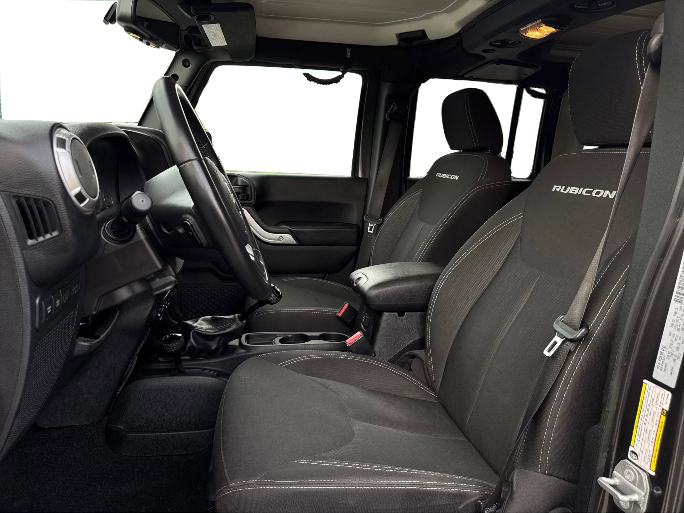 Used 2017 Jeep Wrangler Unlimited Rubicon w/ Connectivity Group image 18