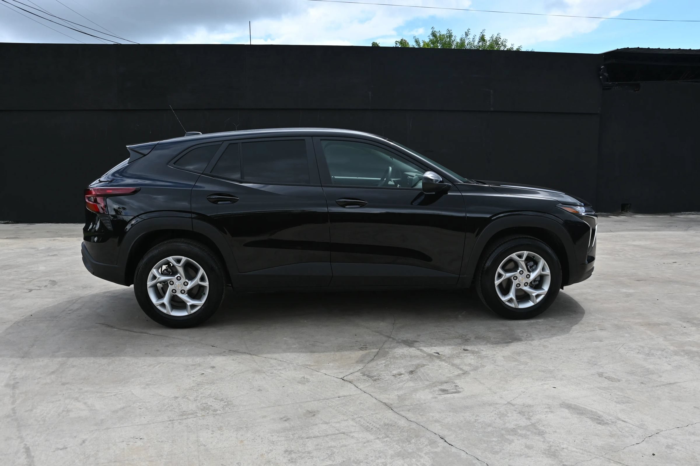 Used 2026 Chevrolet Trax LS w/ LS Convenience Package FWD image 8