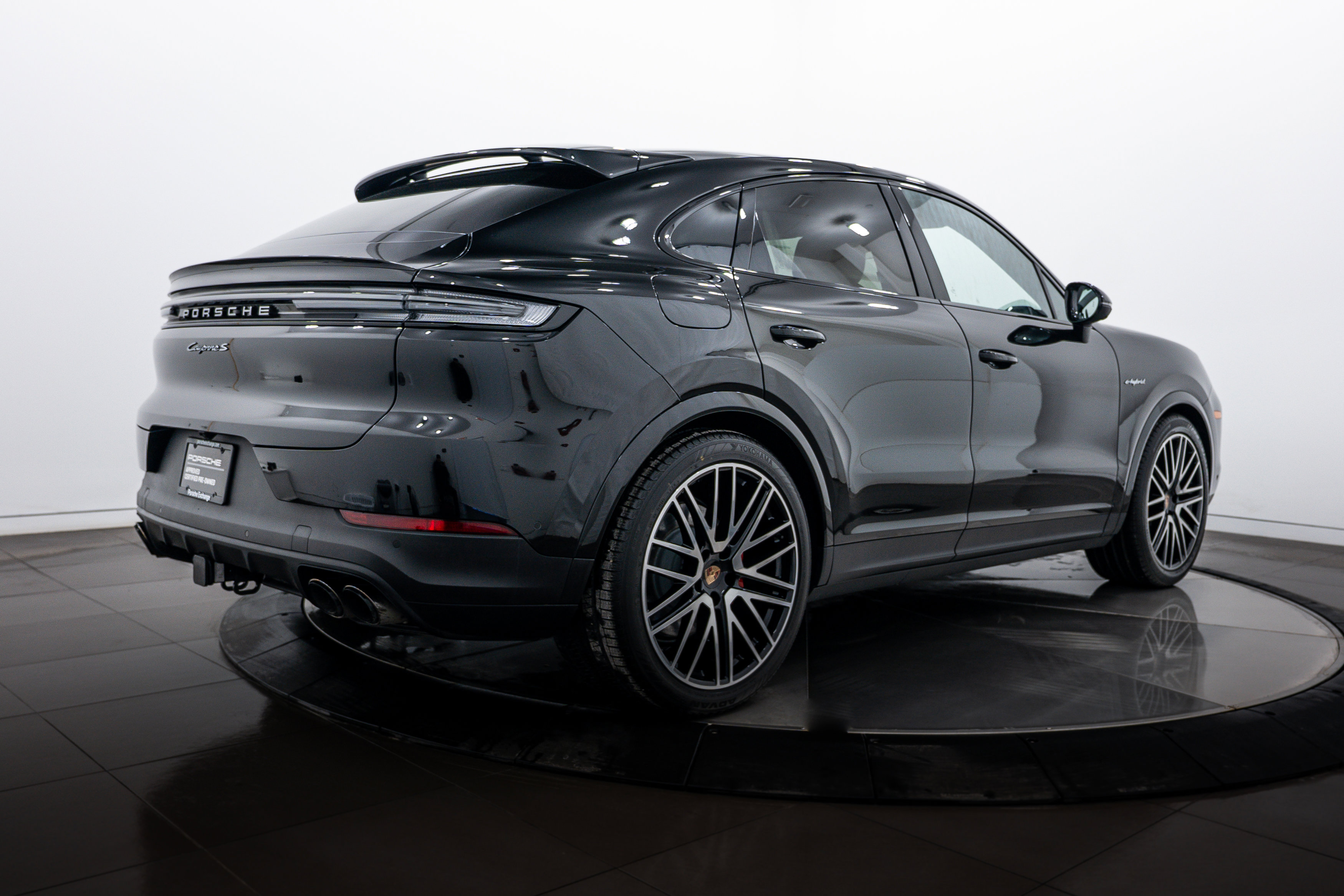 Certified 2025 Porsche Cayenne S image 7