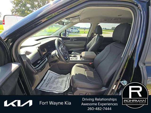 Certified 2026 Kia Carnival LXS FWD image 6