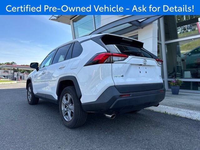 Used 2022 Toyota RAV4 XLE w/ Convenience Package AWD/4WD image 3