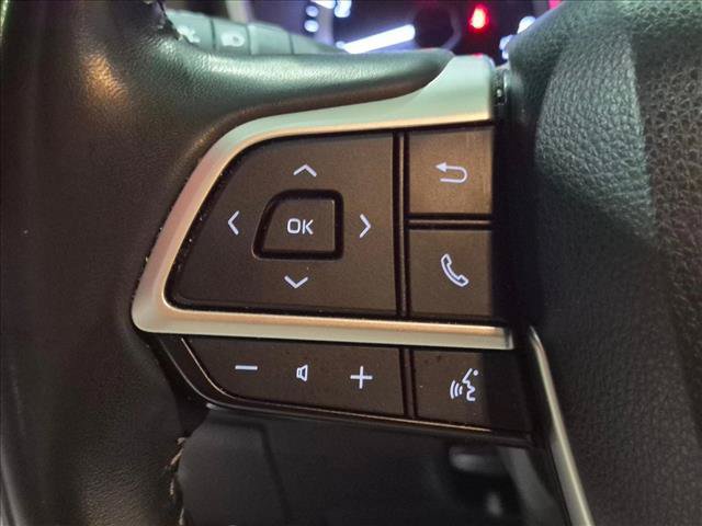 Used 2023 Toyota Highlander XLE FWD image 12