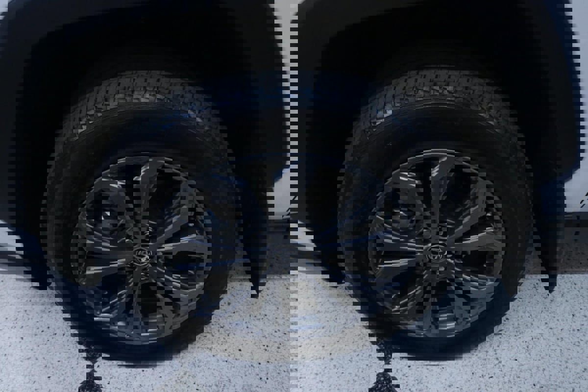 Used 2022 Toyota RAV4 XLE Premium image 34