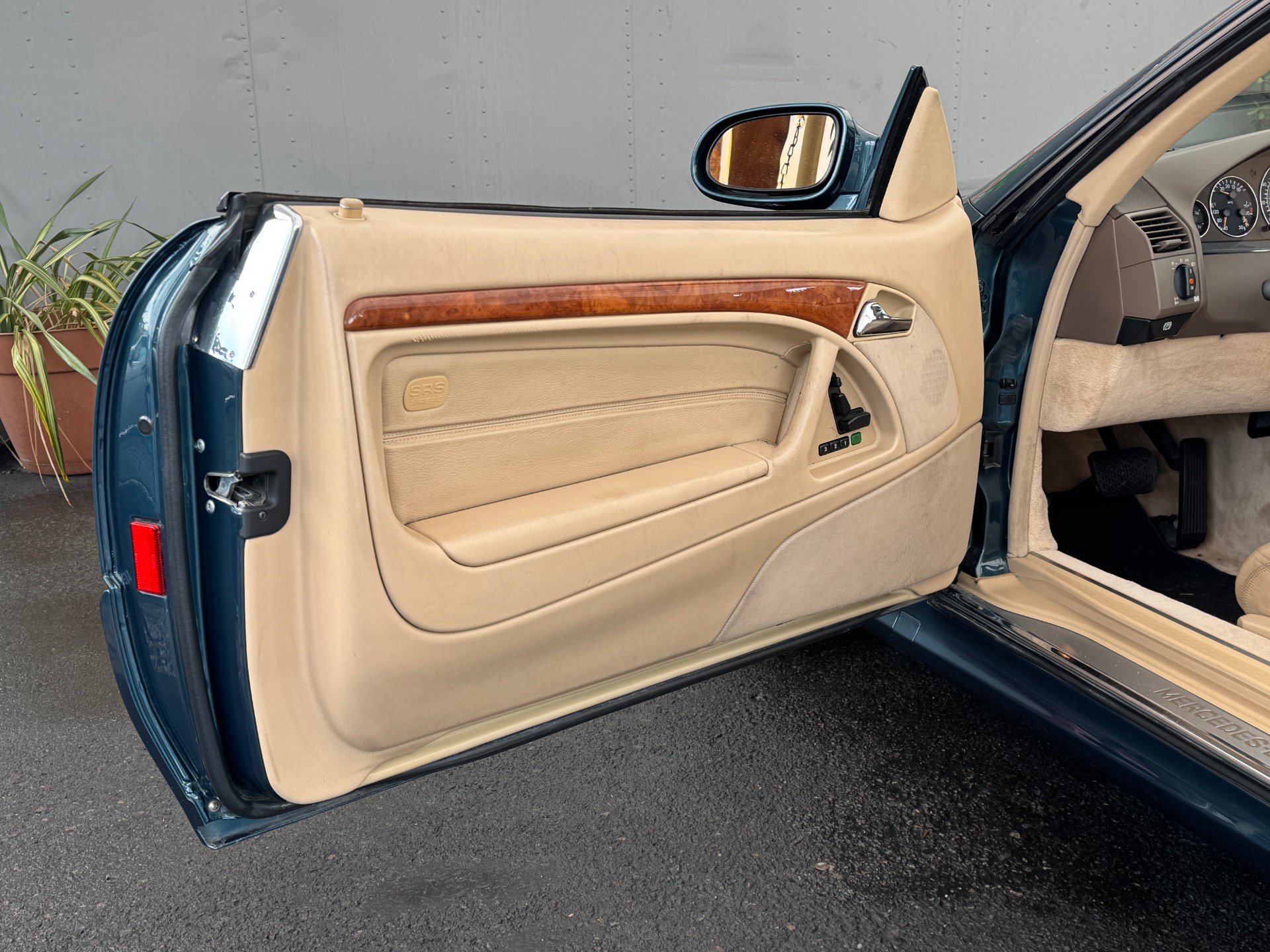 Used 1999 Mercedes-Benz SL 500 image 32