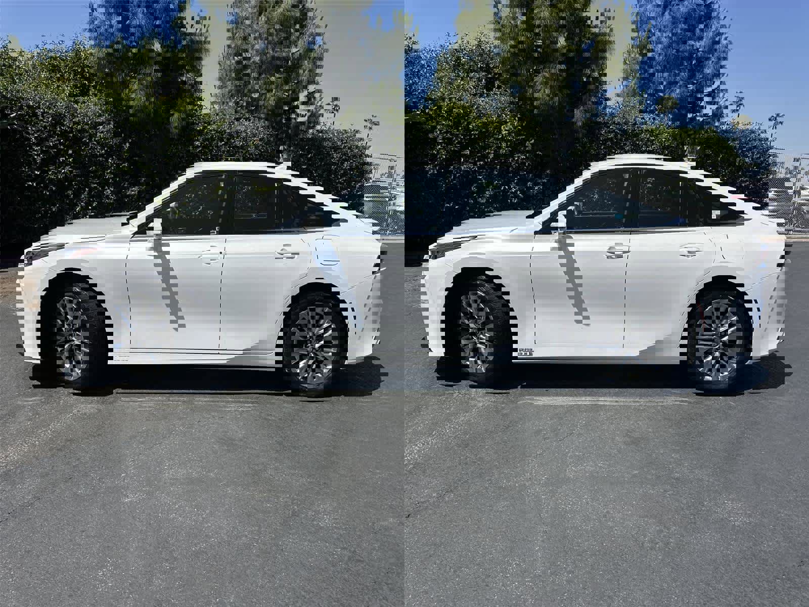 Used 2022 Toyota Mirai XLE w/ Advanced Technology Package image 3