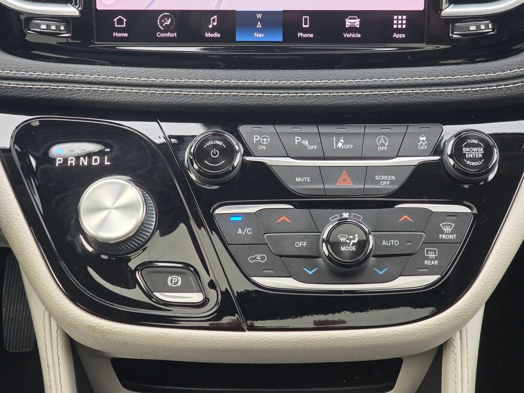 Used 2022 Chrysler Pacifica Limited image 17