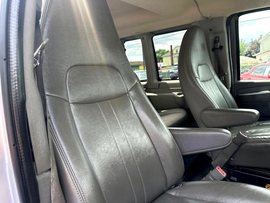 Used 2015 Chevrolet Express 3500 LS image 22